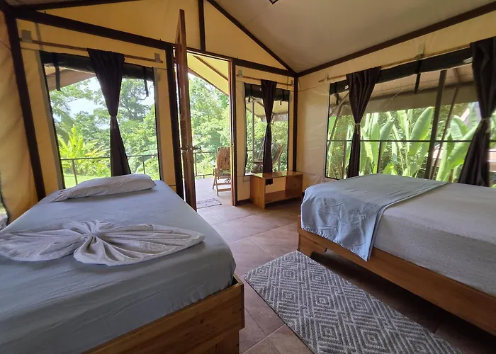 Las Caletas Lodge