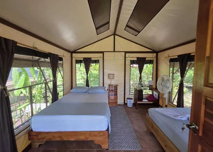 Las Caletas Lodge
